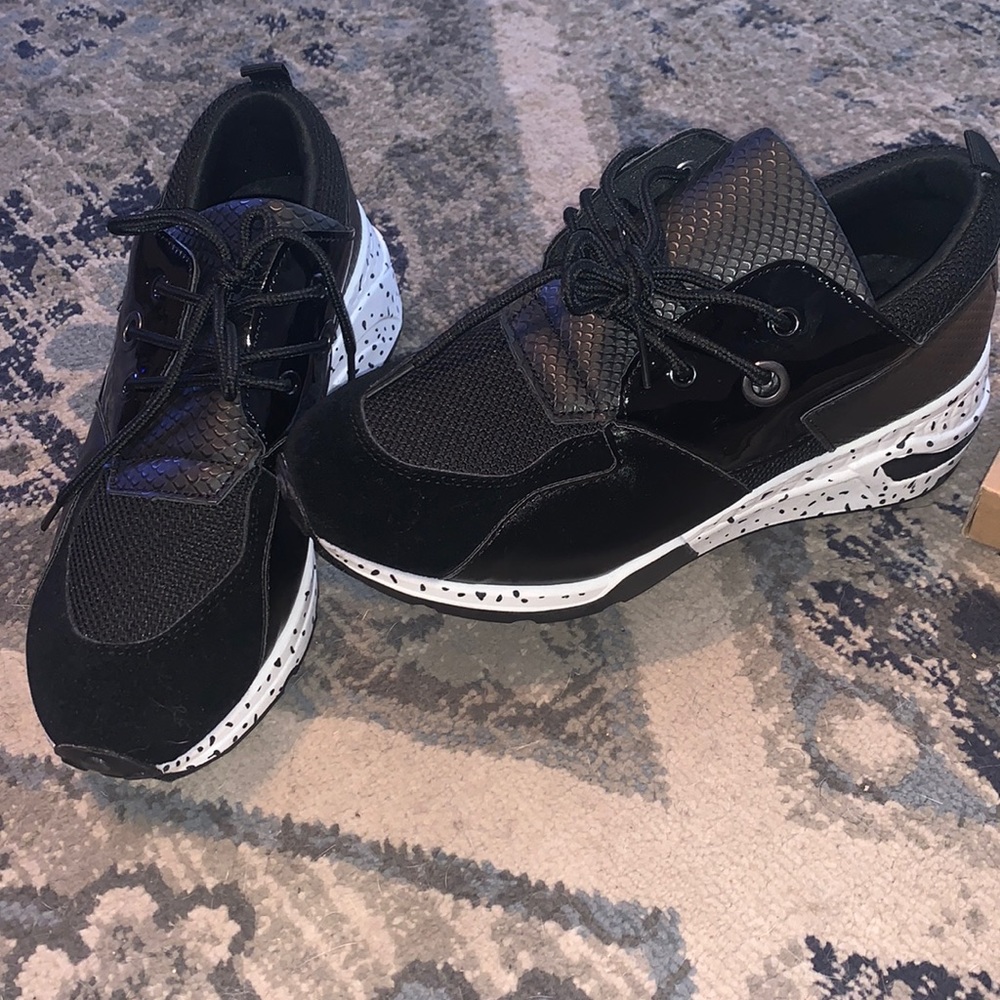 La Sheelah Sneakers